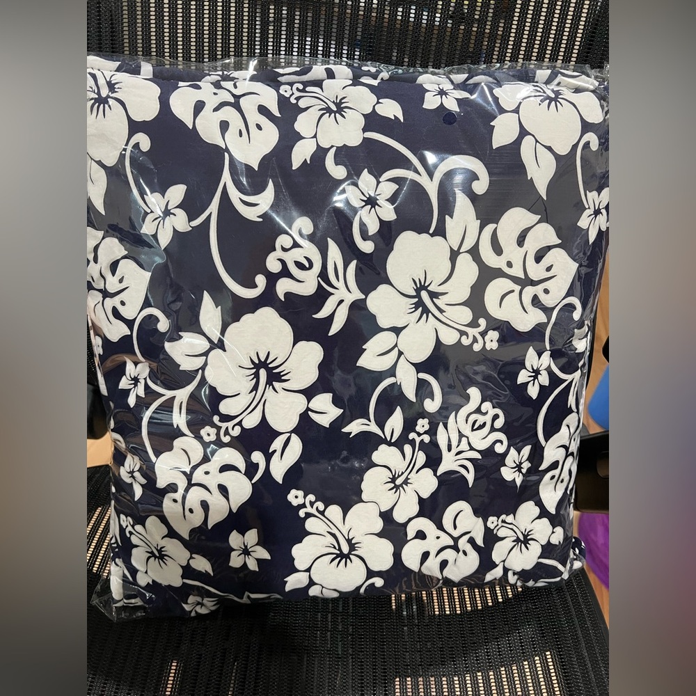 Tommy Hilfiger Pillow - 16x16 Hibiscus pattern in White and Blue - Picture 2 of 4